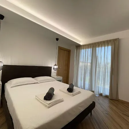 Luxury Apartment *