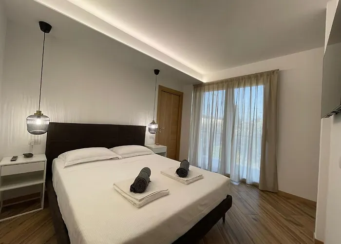 Luxury Apartment *