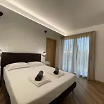 Luxury Apartment *